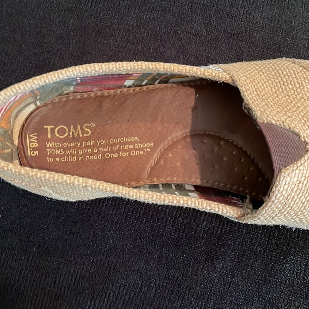 TOMS Slip-Ons - Picture 2 of 4